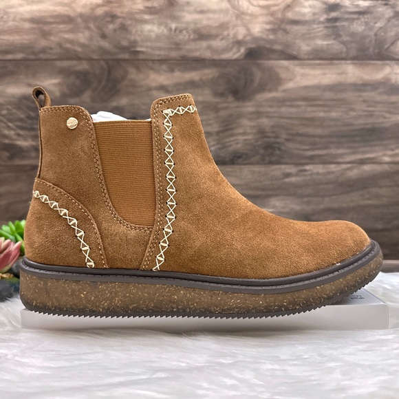 NIB Earth Elements Avens Slip On Chelsea Ankle Bootie Camel Suede 8M 39 - Picture 5 of 13